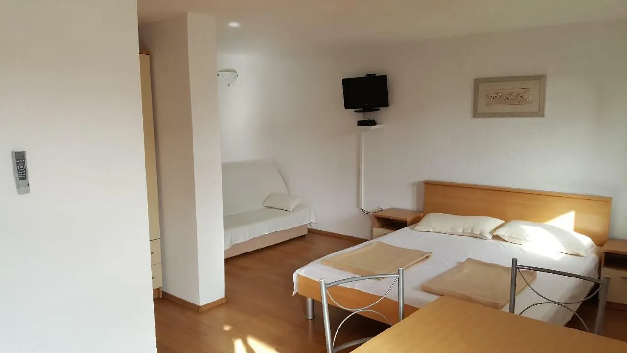 公寓 Apartmani M&M 比奥格勒·纳·莫鲁